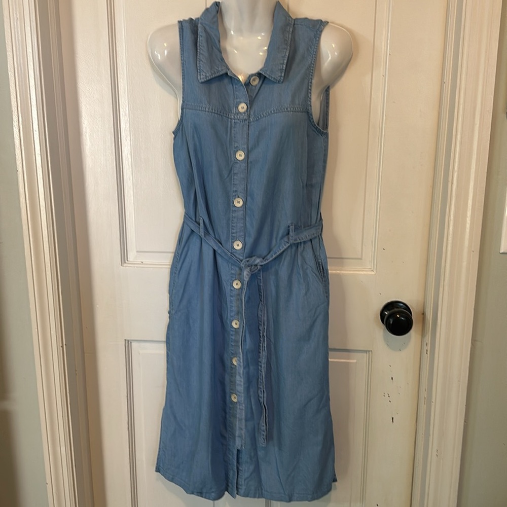 EUC MNG Casual chambray 100% Lyocel‎ dress. Size 4